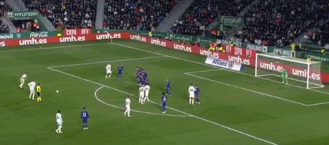 库里下半场20分难阻勇士惨败 镜头捕捉失落一幕：坐板凳毛巾捂脸