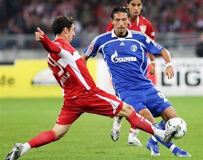 展现出他在 展现出他在